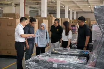 Malaysia buyers touring arcade warehouse